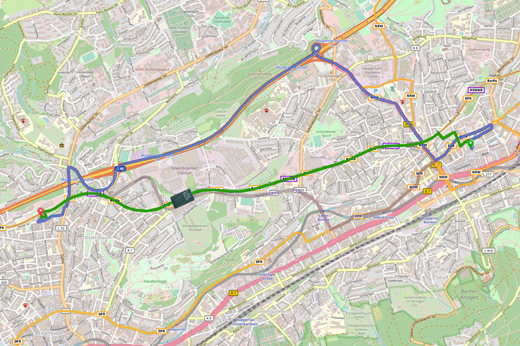 OpenStreetMap-Routen von Utopiastadt zum Rathaus per Auto und via Nordbahntrasse. Auf dem Nordbahntrassen-Weg dient ein kleines Notizbuch mit der Aufschrift »LOGBUCH« als Icon für das Verkehrsmittel der Wahl.